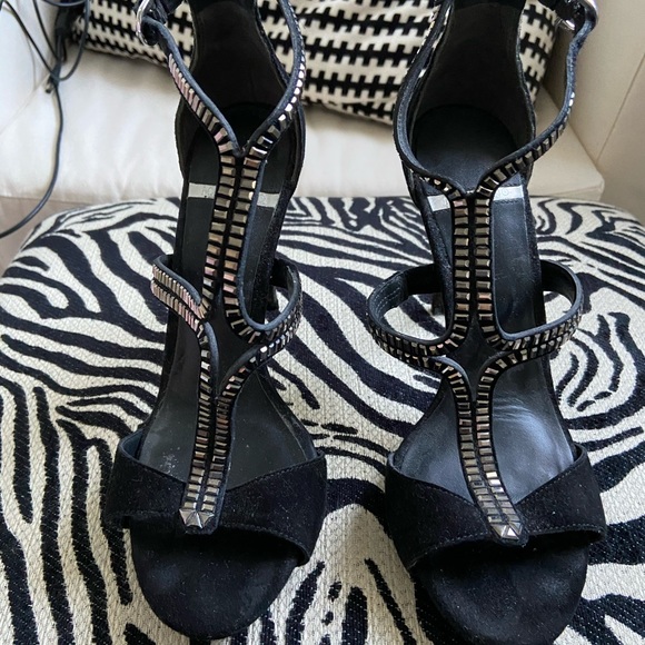 MARCIANO Heels 🖤 - Picture 2 of 7
